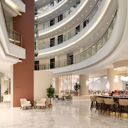 Ramada By Wyndham Bucharest Otopeni Airport Bagian luar foto