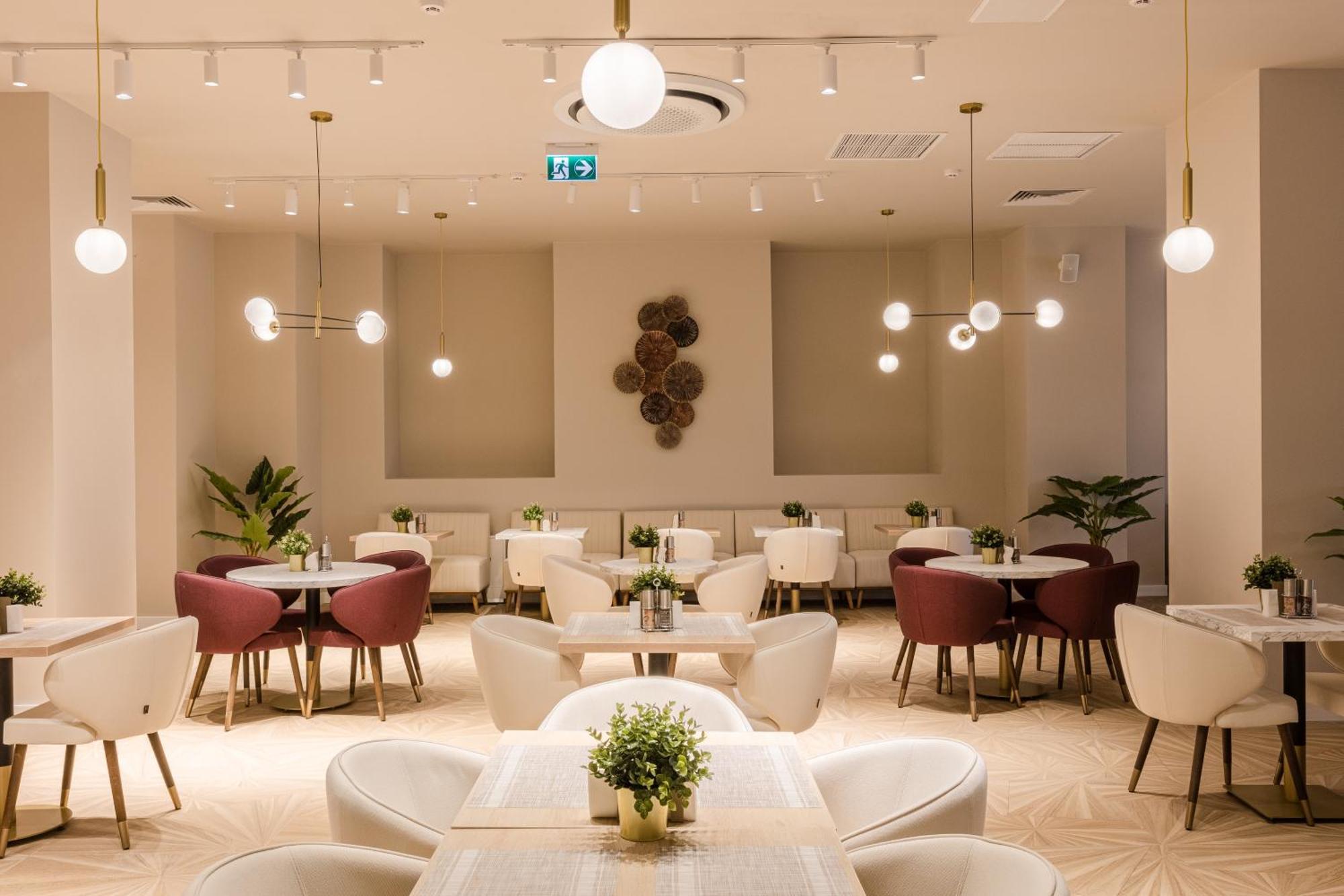 Ramada By Wyndham Bucharest Otopeni Airport Bagian luar foto