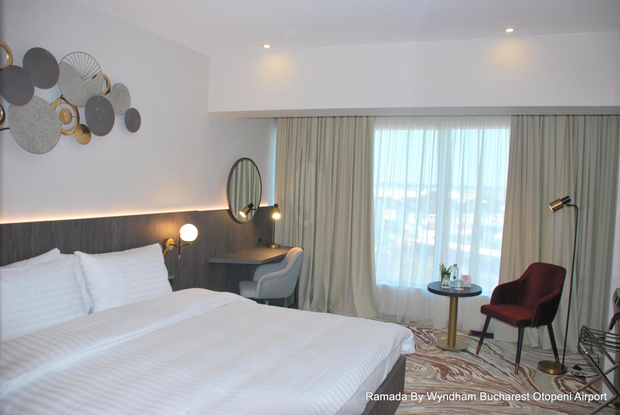 Ramada By Wyndham Bucharest Otopeni Airport Bagian luar foto