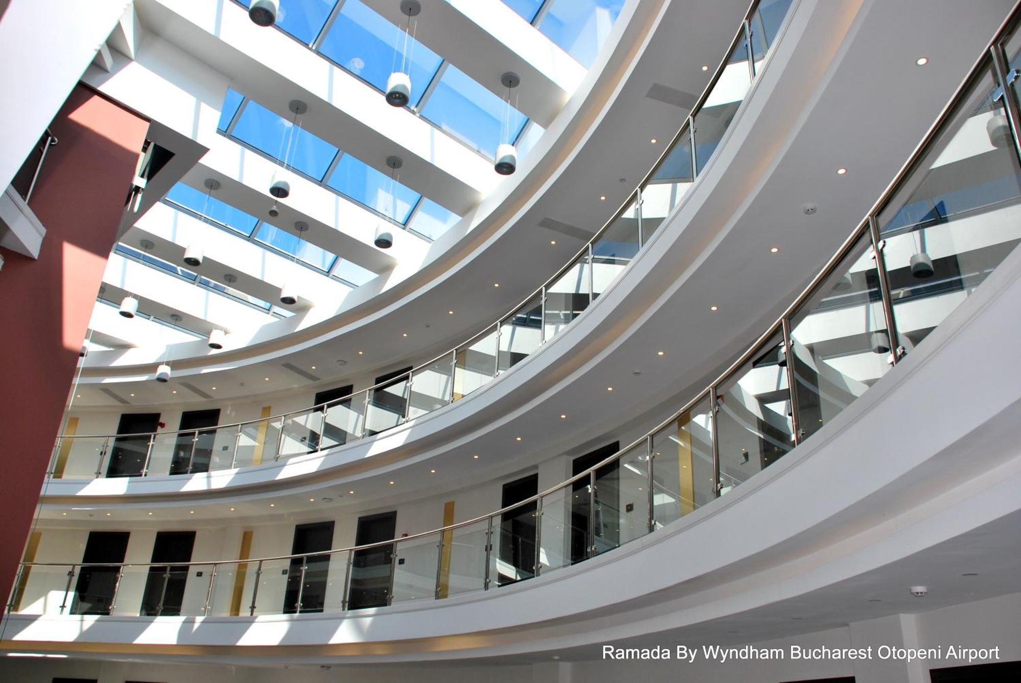 Ramada By Wyndham Bucharest Otopeni Airport Bagian luar foto