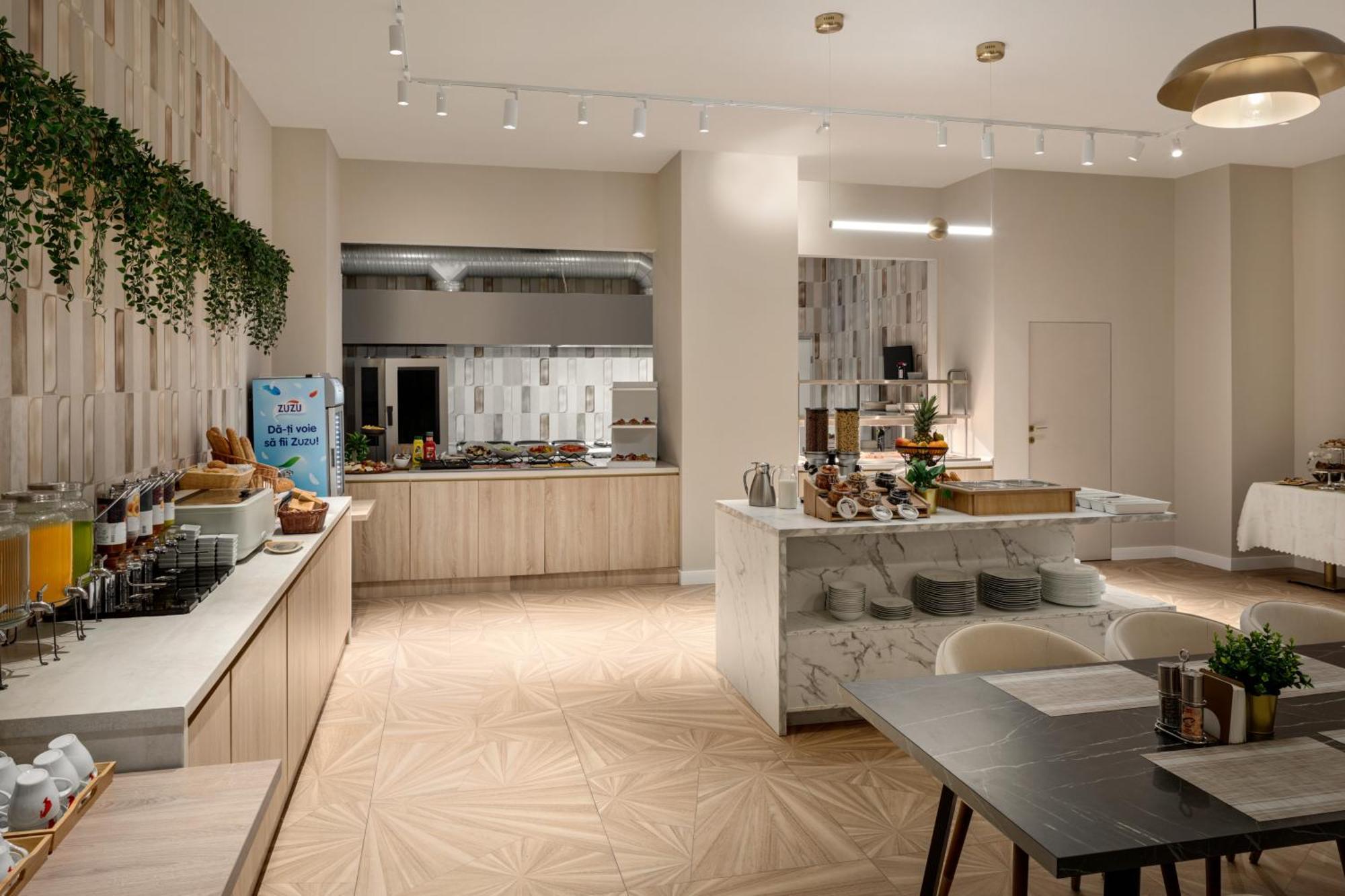 Ramada By Wyndham Bucharest Otopeni Airport Bagian luar foto