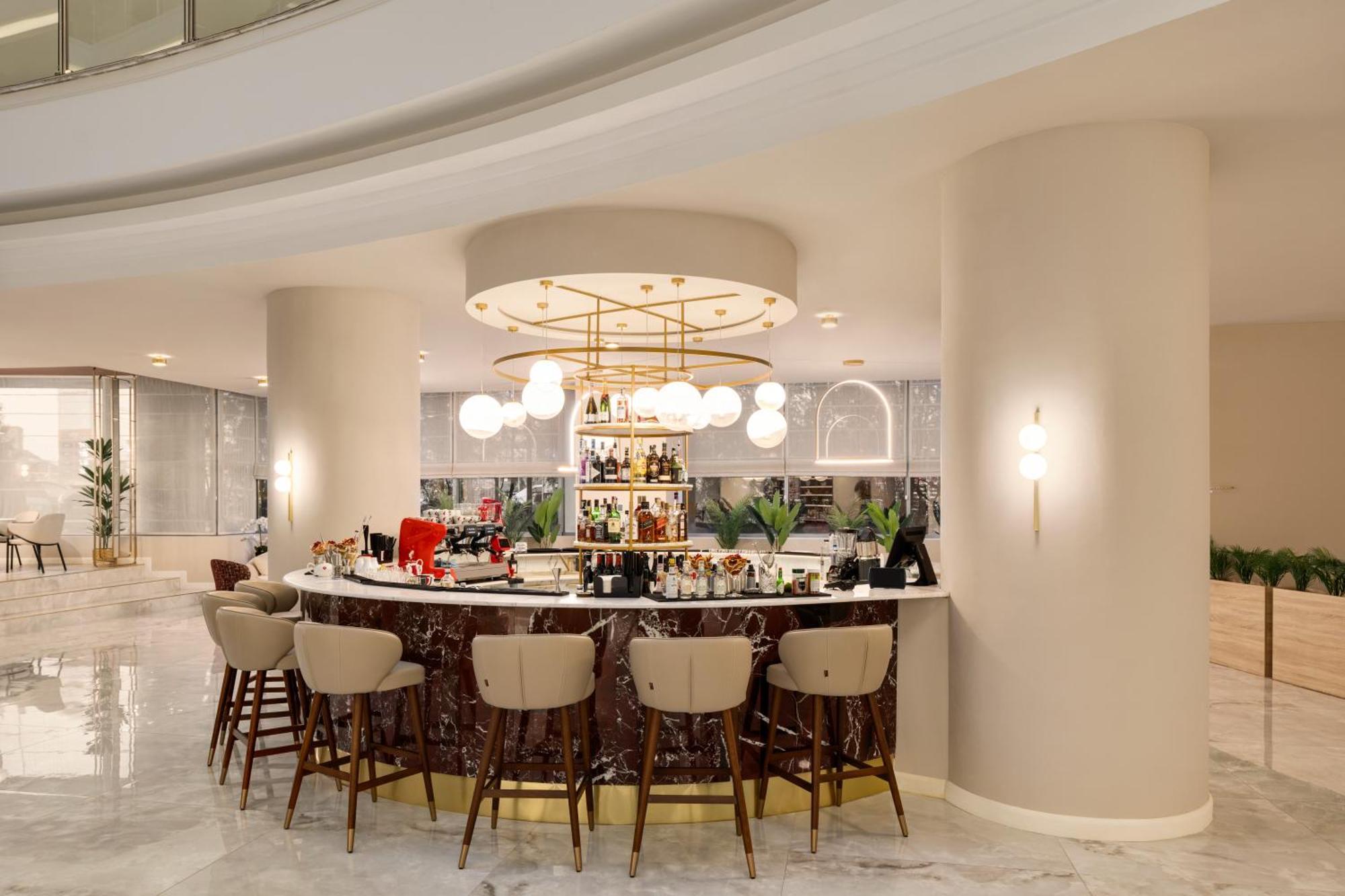 Ramada By Wyndham Bucharest Otopeni Airport Bagian luar foto
