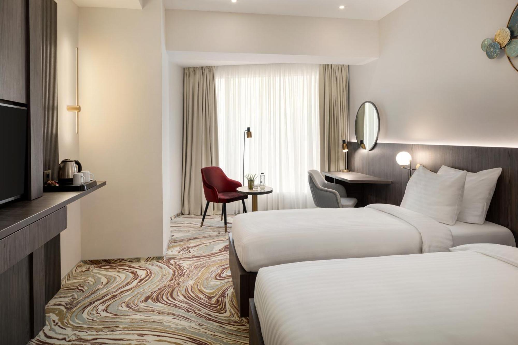 Ramada By Wyndham Bucharest Otopeni Airport Bagian luar foto