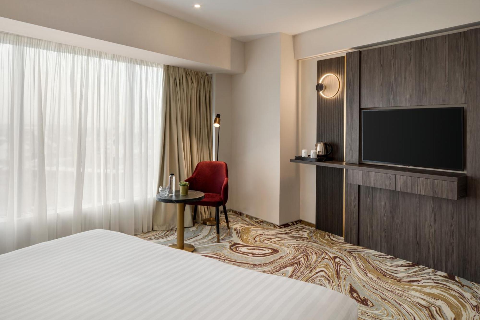 Ramada By Wyndham Bucharest Otopeni Airport Bagian luar foto