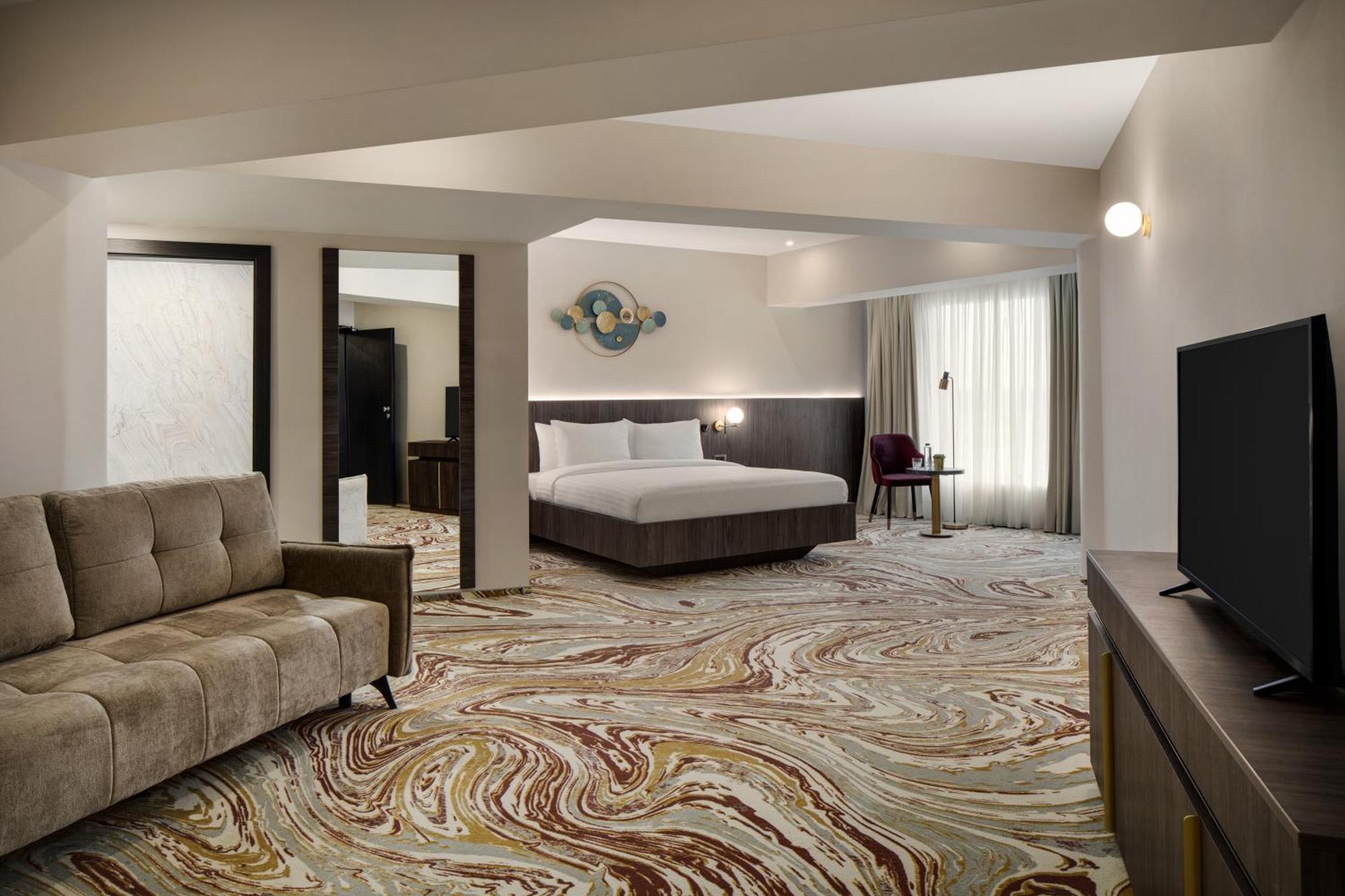 Ramada By Wyndham Bucharest Otopeni Airport Bagian luar foto