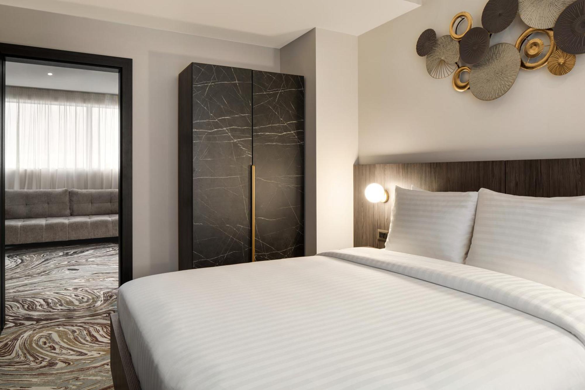 Ramada By Wyndham Bucharest Otopeni Airport Bagian luar foto